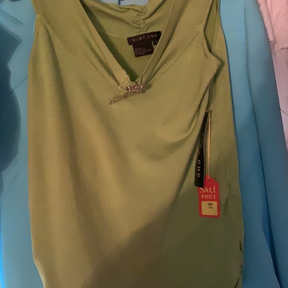 Ruby Cho Lime Tank Blouse with Brooch - Picture 2 of 8